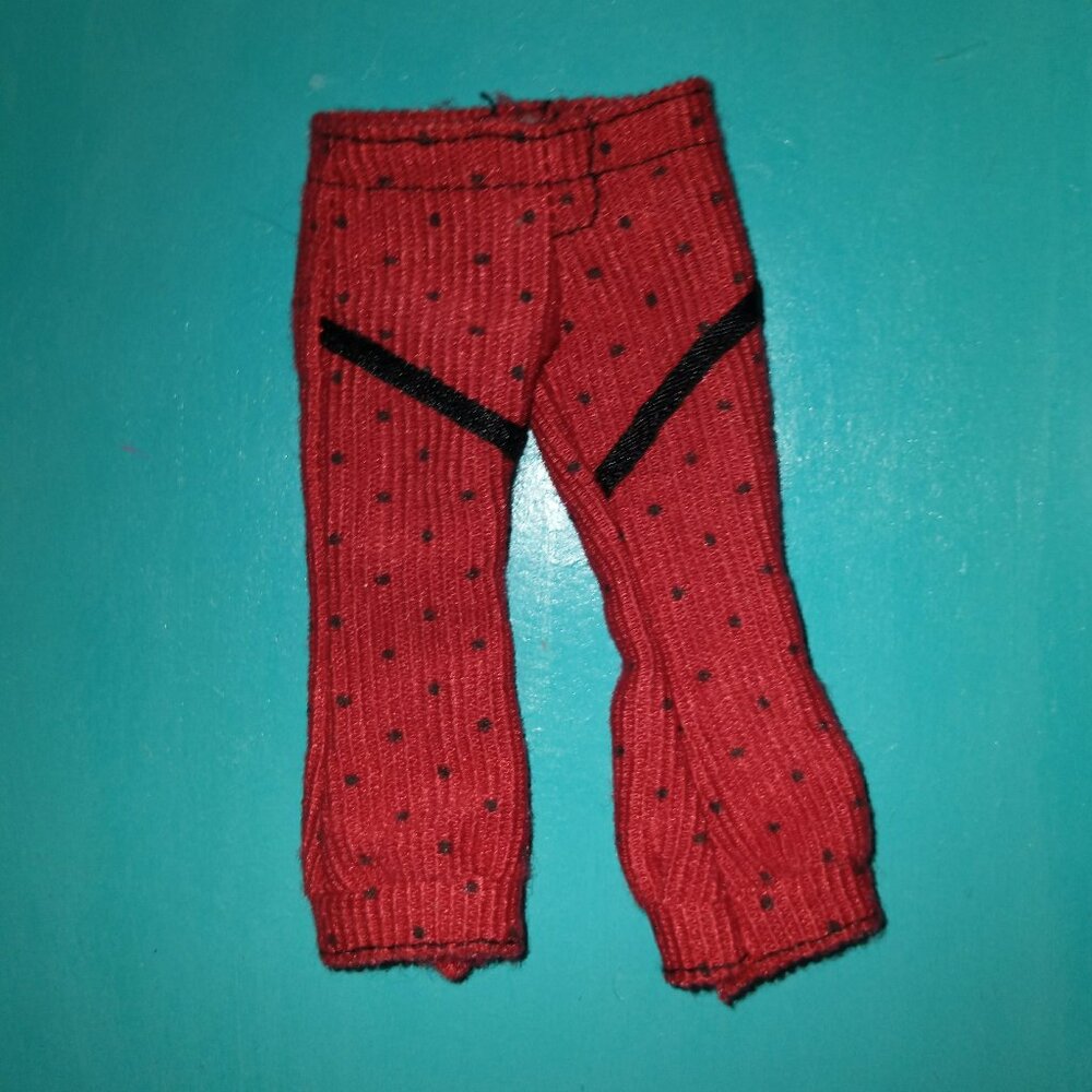 Monster High Ghoulia doll red pants first wave